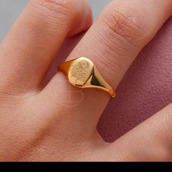 🌻Sunflower Signet Ring🌻 - Picture 3 of 3